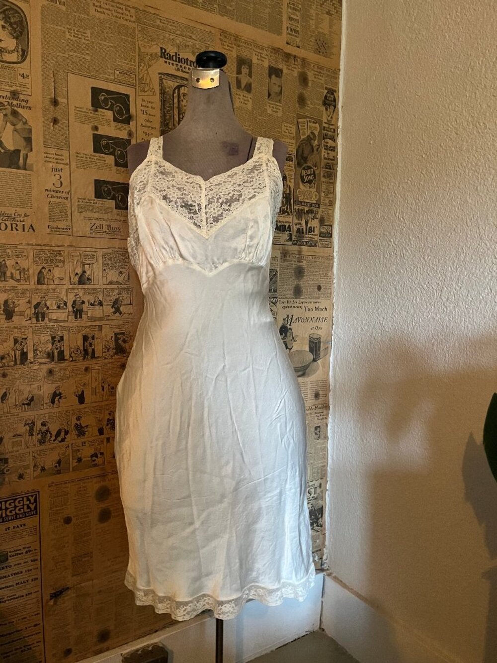 Vintage Fischer Heavenly Silk 100% Silk Slip Cream Lace Bust